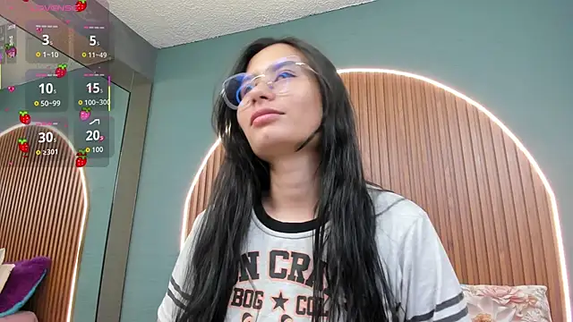 Snapshot of NayeCloud chatting on October 19, 2025, 3:40 am NayeCloud online show from October 19, 2025, 3:40 am