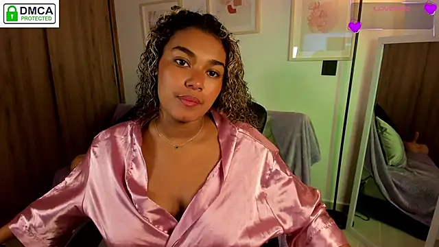 aleja montiel   online show from November 5, 2025, 12:49 pm