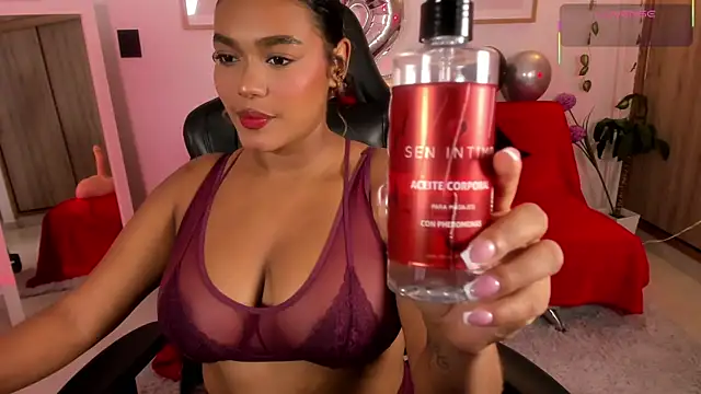 Snapshot of aleja_montiel__ chatting on April 1, 2026, 1:23 pm aleja montiel online show from April 1, 2026, 1:23 pm