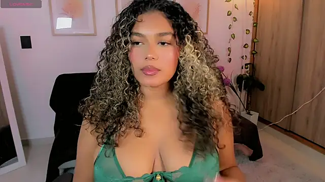 aleja montiel   online show from May 7, 2026, 9:31 pm