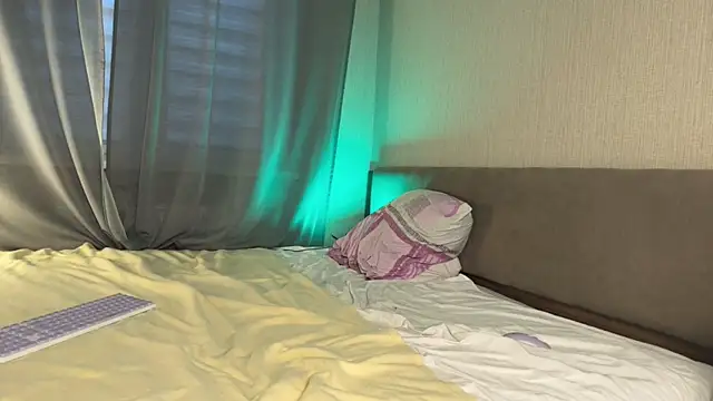 Snapshot of weshycouple chatting on October 9, 2025, 7:23 pm weshycouple online show from October 9, 2025, 7:23 pm