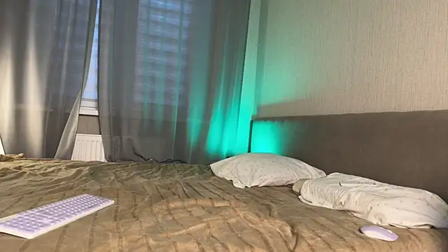 Snapshot of weshycouple chatting on October 20, 2025, 7:14 pm weshycouple online show from October 20, 2025, 7:14 pm