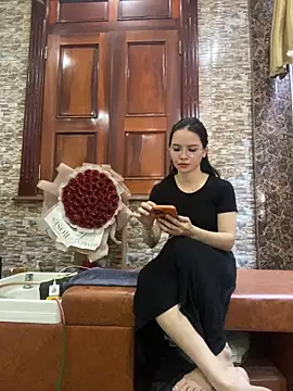 LiLi-Kirix99 online show from May 26, 2026, 4:41 am