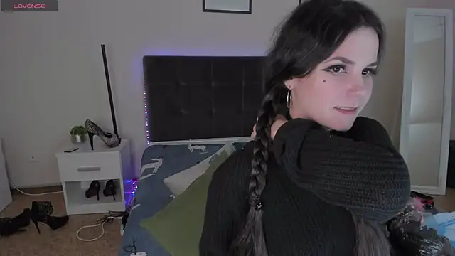 CassieEvans online show from December 6, 2024, 6:48 am