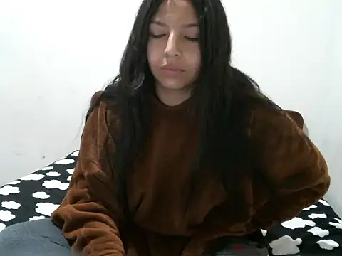 CarolineGomez online show from February 6, 2026, 4:06 am