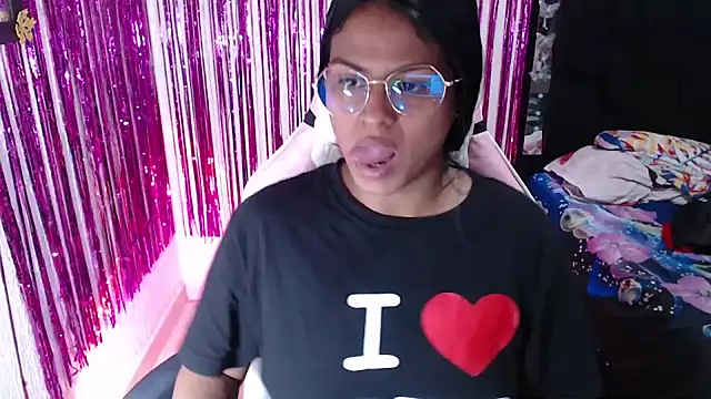 Snapshot of SweetAlmaa chatting on April 15, 2026, 7:58 pm SweetAlmaa online show from April 15, 2026, 7:58 pm