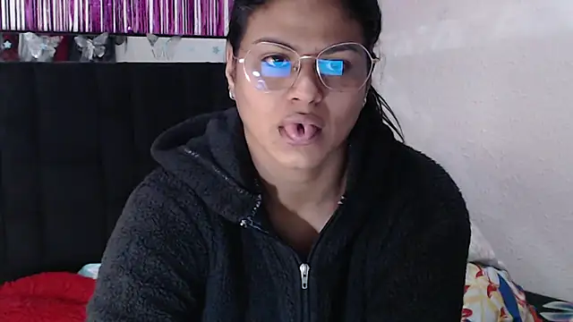 Snapshot of SweetAlmaa chatting on April 17, 2026, 9:56 am SweetAlmaa online show from April 17, 2026, 9:56 am