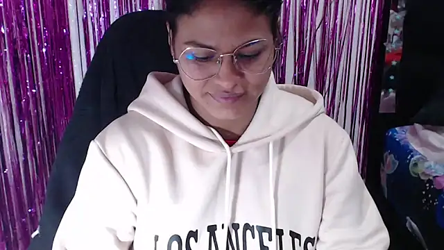 Snapshot of SweetAlmaa chatting on April 21, 2026, 9:48 am SweetAlmaa online show from April 21, 2026, 9:48 am