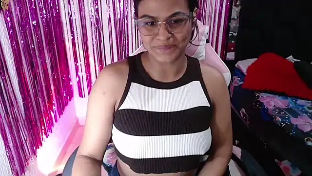 SweetAlmaa online show from June 18, 2026, 11:58 am