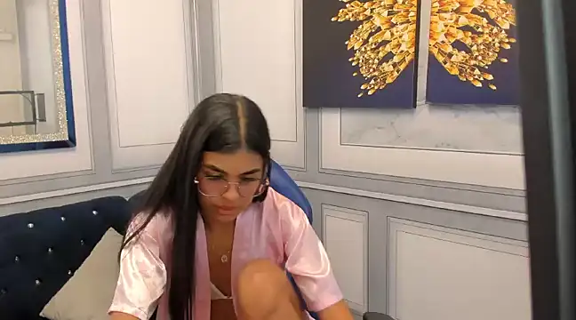 Isa little4u online show from December 19, 2024, 2:35 pm