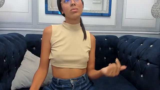 Isa little4u online show from December 26, 2024, 3:42 pm