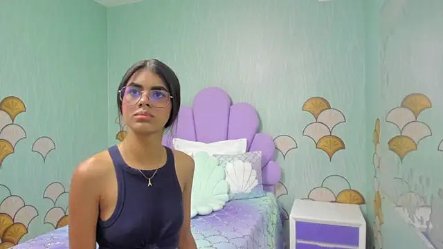 Isa little4u online show from January 3, 2025, 6:57 pm