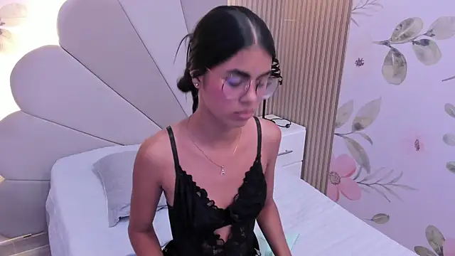 Isa little4u online show from January 7, 2025, 12:34 am