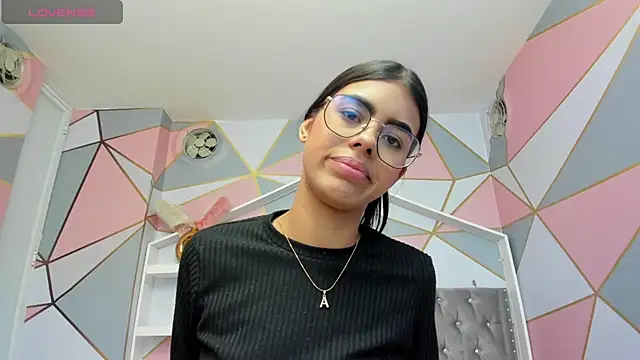 Isa little4u online show from February 5, 2025, 6:26 pm