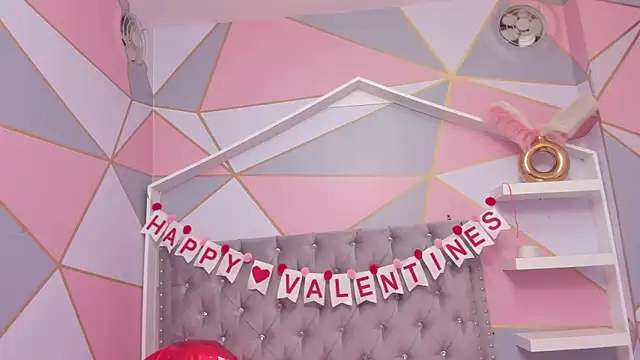 Isa little4u online show from February 15, 2025, 2:26 am