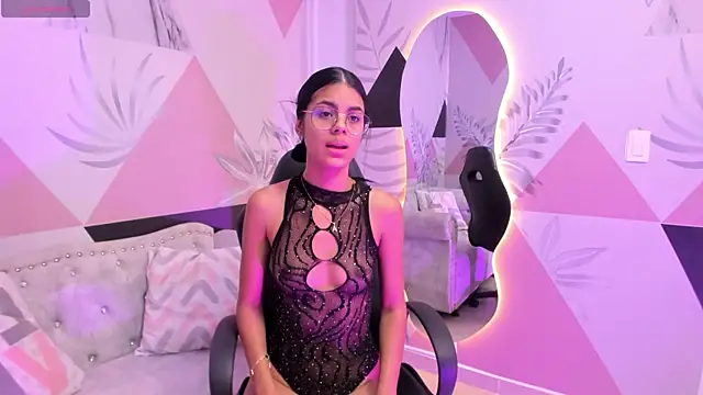 Isa little4u online show from March 10, 2025, 10:37 am