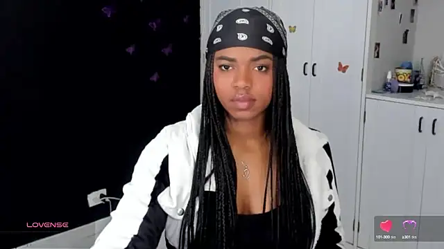 Marce 22 online show from October 5, 2025, 9:56 pm