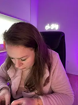 Snapshot of Fancy-Francy chatting on February 20, 2025, 7:12 am Fancy-Francy online show from February 20, 2025, 7:12 am