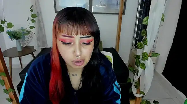 lussyevans24 online show from December 31, 2024, 9:53 am