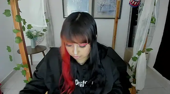 lussyevans24 online show from January 5, 2025, 7:07 am