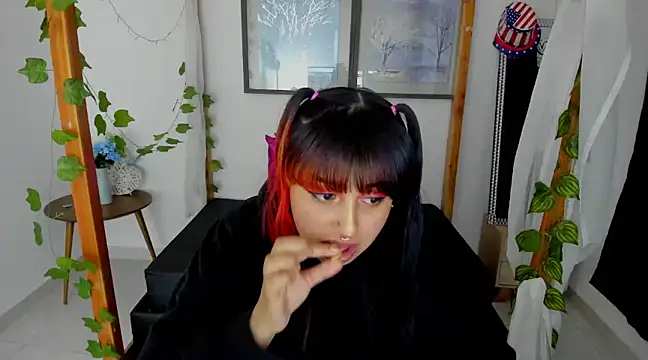 lussyevans24 online show from January 17, 2025, 7:41 am