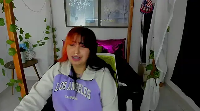 lussyevans24 online show from January 21, 2025, 4:21 am