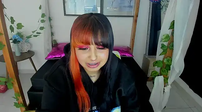 lussyevans24 online show from January 22, 2025, 4:44 am