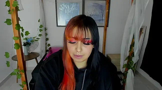lussyevans24 online show from January 26, 2025, 4:41 am