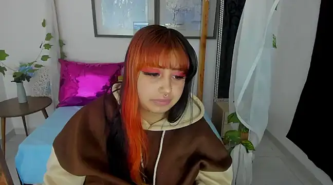 lussyevans24 online show from January 28, 2025, 7:22 am