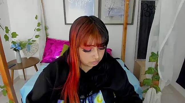 lussyevans24 online show from January 29, 2025, 10:27 am