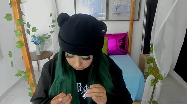 lussyevans24 online show from February 1, 2025, 4:14 am