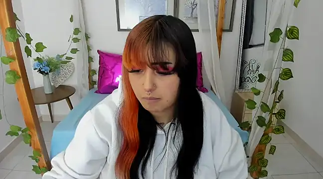 lussyevans24 online show from February 5, 2025, 4:16 am