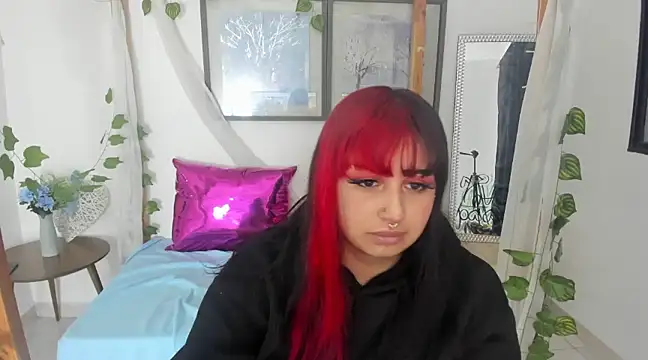 lussyevans24 online show from February 8, 2025, 10:29 am