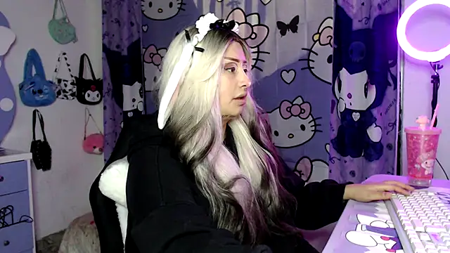 lussyevans24 online show from November 22, 2025, 4:44 am