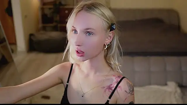 Snapshot of blondy_room chatting on September 24, 2025, 5:16 pm blondy room online show from September 24, 2025, 5:16 pm