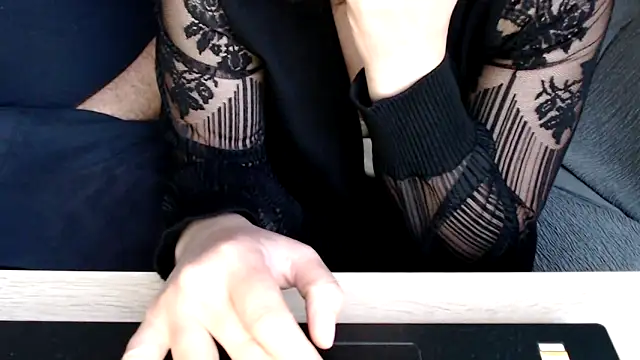 margotgra82 online show from November 11, 2025, 3:34 pm