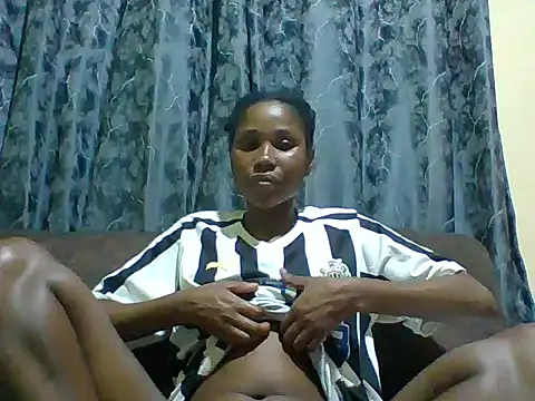 miss lyne001 online show from October 22, 2025, 2:39 pm