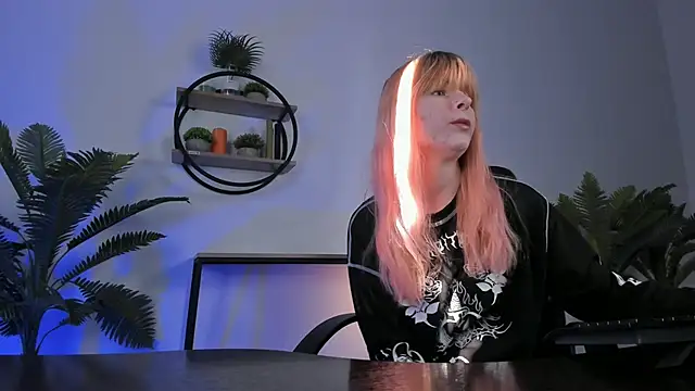 LexiWenford online show from February 26, 2025, 5:42 am
