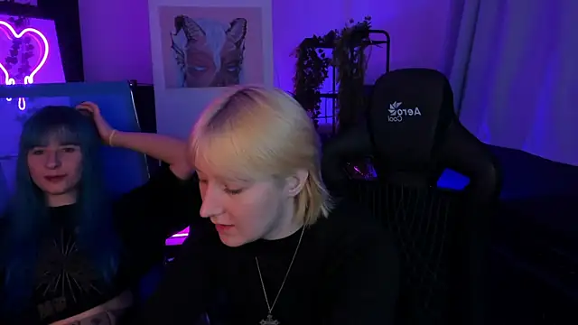 Snapshot of LexiWenford chatting on September 19, 2025, 6:37 am LexiWenford online show from September 19, 2025, 6:37 am