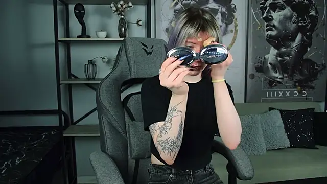 LexiWenford online show from March 17, 2026, 2:49 am