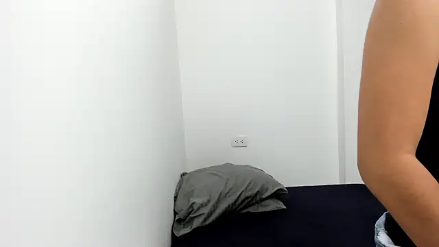 monse 02 online show from October 23, 2025, 1:54 pm