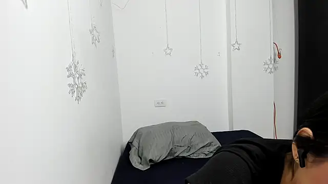 monse 02 online show from February 15, 2026, 2:03 pm