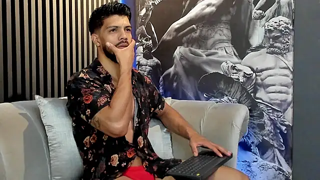 DannSaenz online show from December 31, 2024, 10:48 am