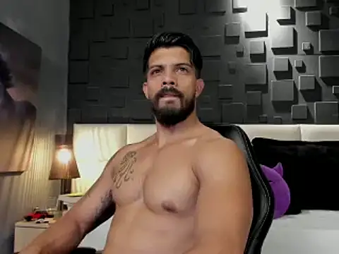 DannSaenz online show from February 2, 2025, 11:42 pm