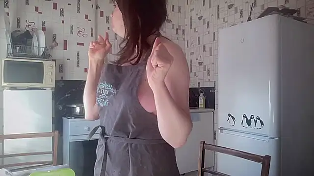 Diamond Tyler online show from May 3, 2026, 3:56 am