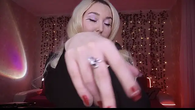 Snapshot of AllisonBlack_ chatting on October 24, 2025, 6:26 pm AllisonBlack online show from October 24, 2025, 6:26 pm