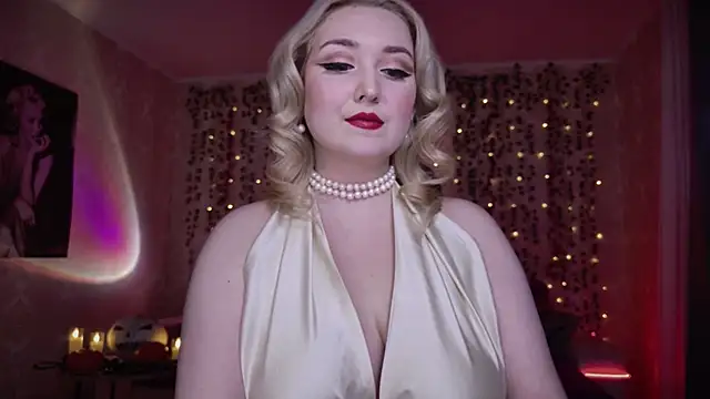 Snapshot of AllisonBlack_ chatting on October 31, 2025, 8:21 pm AllisonBlack online show from October 31, 2025, 8:21 pm