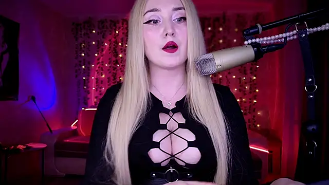 AllisonBlack  online show from May 22, 2026, 8:36 pm