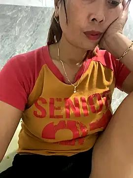 Snapshot of Linaannn chatting on September 28, 2025, 11:21 pm Linaannn online show from September 28, 2025, 11:21 pm