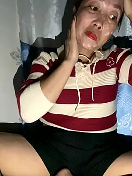 Snapshot of Linaannn chatting on October 4, 2025, 11:36 pm Linaannn online show from October 4, 2025, 11:36 pm